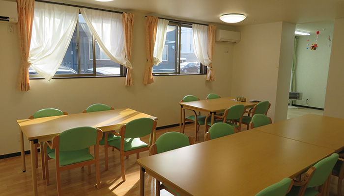 ゆとりある広さの食堂